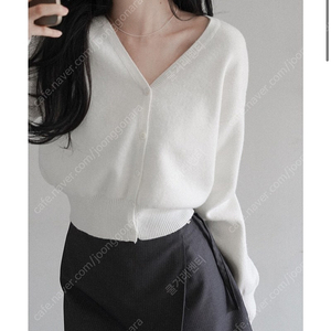 UUR 유유알 밀키 브이 가디건 아이보리 판매