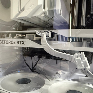 갤럭시 GALAX 지포스 RTX 4060 WHITE OC D6 8GB 판매합니다