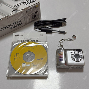 Nikon COOLPIX 4600﻿ 니콘 쿨픽스 4600 빈티지 디카 팝니다