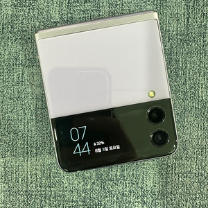 갤럭시Z플립3 256G 퍼플 무잔상 초초초초미세점 12만원 판매해요