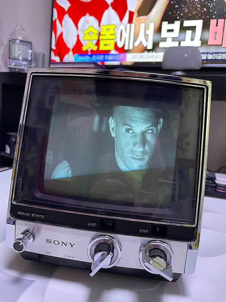 빈티지티비(옛날tv)1975‘s~소니(SONY)사의 7인치 흑백티비입니다.--0