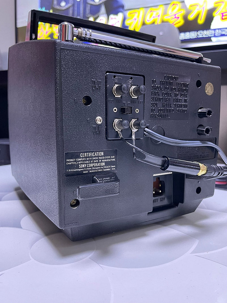 빈티지티비(옛날tv)1975‘s~소니(SONY)사의 7인치 흑백티비입니다.--3