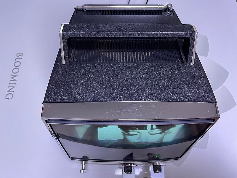 빈티지티비(옛날tv)1975‘s~소니(SONY)사의 7인치 흑백티비입니다.--4