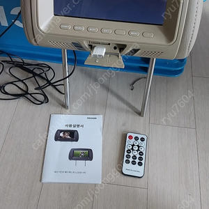 헤드레스트 모니터. 차량용 모니터