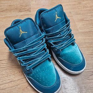 나이키 주니어 조던1 로우 230사이즈