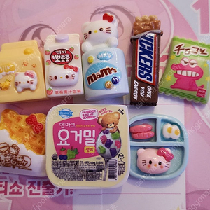 산리오 데코파츠 16개 일괄판매 ( 반입체파츠포함) 사진 그대로 일괄판매 / 지비츠 핸드폰꾸미기 등등 가능