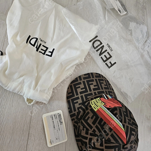 펜디 모자