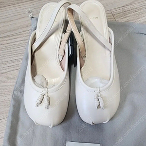 한섬 시스템 레더 스트랩 힐 슬링백 새상품230
