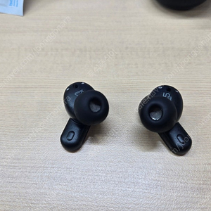 AKG N5 HYBRID 이어폰 팝니다.