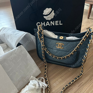 샤넬 시즌호보 데님백620만착불(새상품컨디션)CHANEL