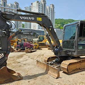 볼보 EC60E 2017년식 가동8천 코끼리집게 회전라인 02 중고굴삭기