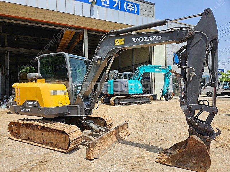 볼보 EC60E 2017년식 가동8천 코끼리집게 회전라인 02 중고굴삭기--1