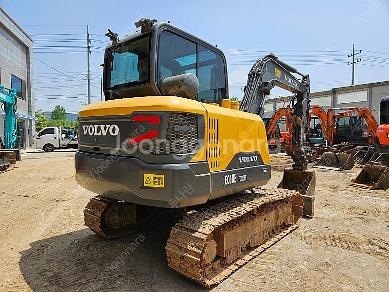 볼보 EC60E 2017년식 가동8천 코끼리집게 회전라인 02 중고굴삭기--2