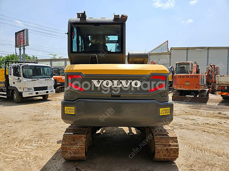 볼보 EC60E 2017년식 가동8천 코끼리집게 회전라인 02 중고굴삭기--3