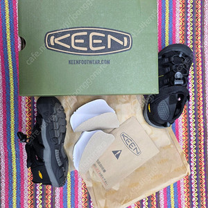킨뉴포트 키즈샌들 뉴포트H2 어린이 KEEN 아웃도어샌들 컬러 black/keen yellow 택포 7만원_ 1회착용(사이즈미스)