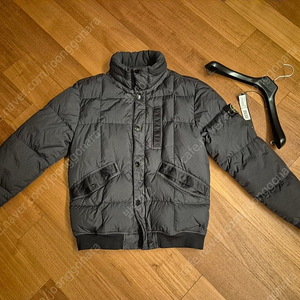 [L]스톤아일랜드 19FW 크링클랩스 패딩 다크그레이 팝니다.
