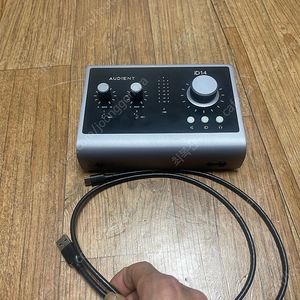 Audient ID14 mk2오디오 인터페이스 팝니다