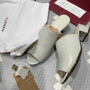 쿠에른 밀라노 뮬 슬리퍼, 룰루레몬 바지 2개 strech high rise pant / 라이트웨이 와이드 레그 하이라이즈 큐롯, 마르티니아노 스타일 자라 플랫 구두