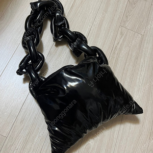 체인 퍼프 숄더백 (택포)