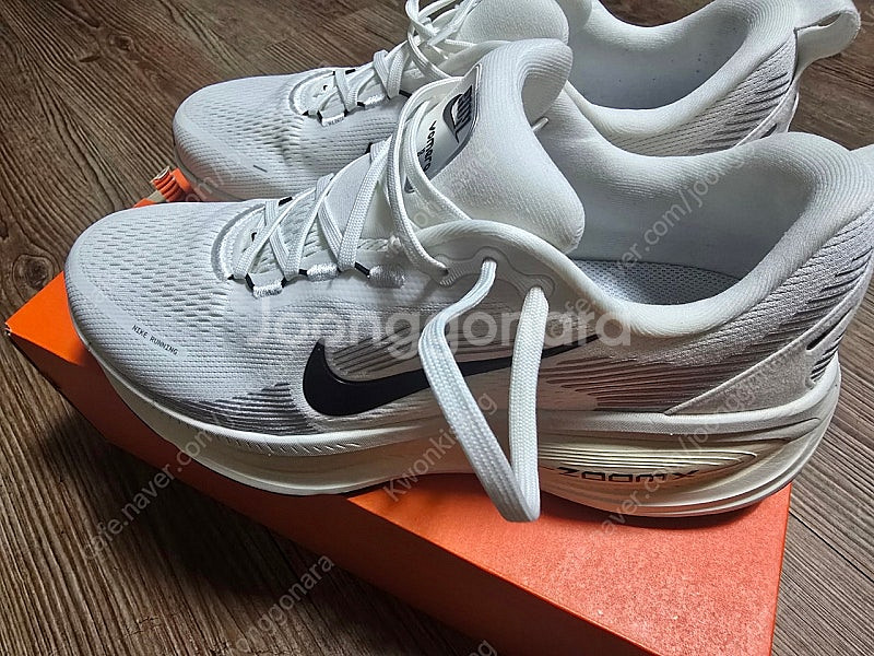 나이키 보메로18 러닝화 판매합니다.--1