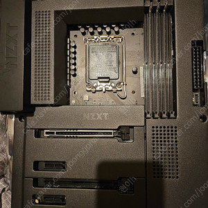 nzxt n7 z790 블랙 판매합니다.