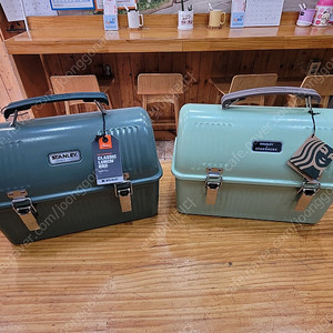 스탠리&스타벅스 클래식 런치박스와 오리지널 스탠리 클래식 런치박스 판매합니다.