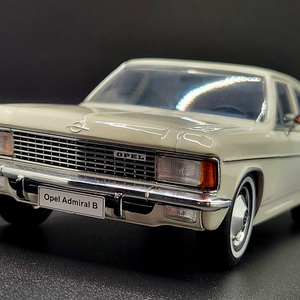 1/24 ATLAS OPEL ADMIRAL B 화이트 색상 판매합니다. 교쇼 오토아트 미니챔프 다이캐스트 모형차