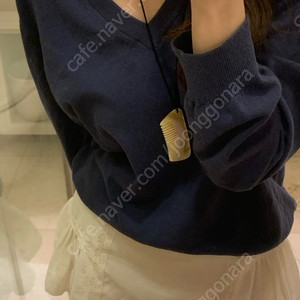 타낫 브이넥 니트 네이비