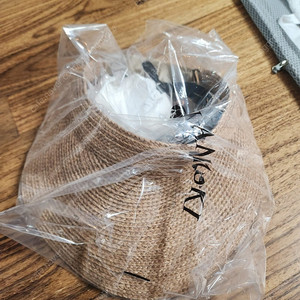 헬렌카민스키 커스틴 누가