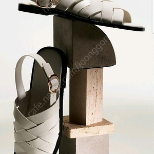 자라 멀티 스트랩 플랫 샌들