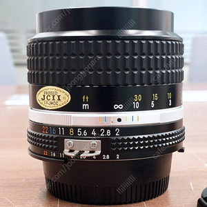 니콘 nikon ai-s mf 85mm f2 신형 렌즈 판매 (필카 전체 다 사용가능 DSLR도)