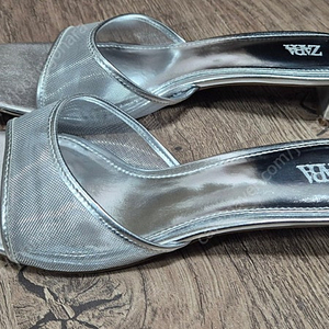 택없는 새상품) ZARA 자라 실버 뮬. 36 사이즈.15,000원. 메탈릭 메쉬 힐 뮬. 실버 망사 샌들. 망사 슬리퍼. 샌들 슬리퍼