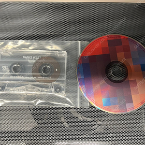 칸예 웨스트 YEEZUS 카세트 테이프 & MBDTF CD