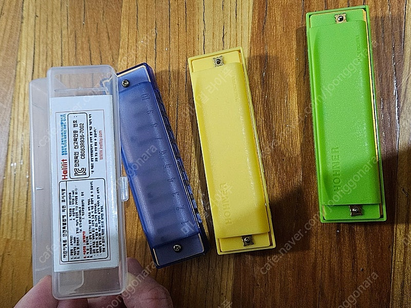 학용품 탬버린 캐스터네츠 트라이앵글 심벌즈 하모니카 물감 세트 크레파스 파스텔 포스터칼라 등등 이미지