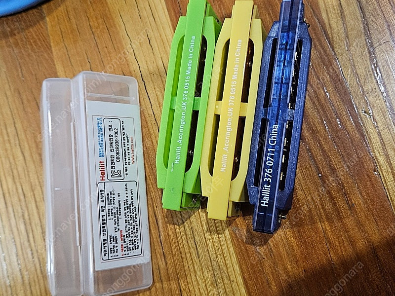 학용품 탬버린 캐스터네츠 트라이앵글 심벌즈 하모니카 물감 세트 크레파스 파스텔 포스터칼라 등등 이미지