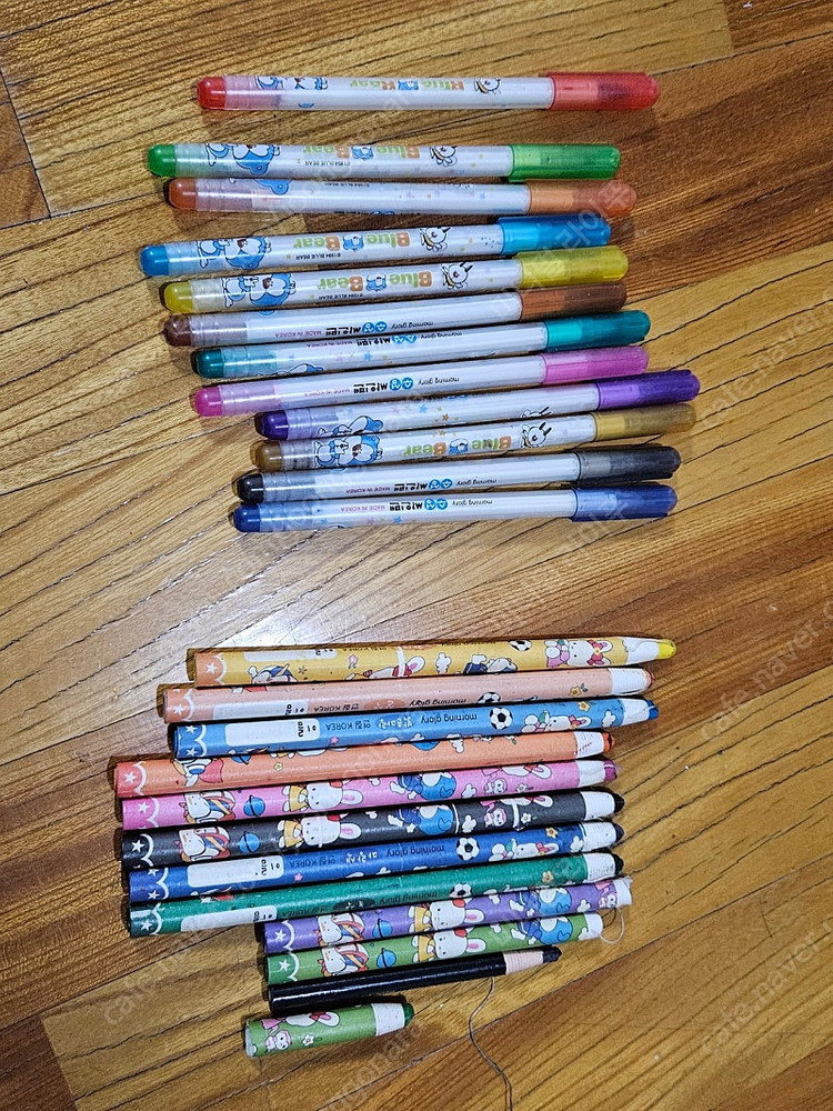 학용품 탬버린 캐스터네츠 트라이앵글 심벌즈 하모니카 물감 세트 크레파스 파스텔 포스터칼라 등등 이미지