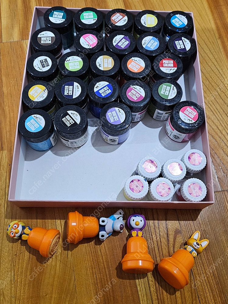 학용품 탬버린 캐스터네츠 트라이앵글 심벌즈 하모니카 물감 세트 크레파스 파스텔 포스터칼라 등등 이미지