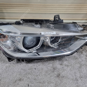 BMW F30 3시리즈 조수석 HID 라이트 어셈블리 UV코팅 헤드라이트 전조등 판매합니다.