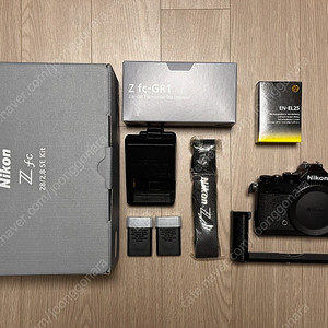 니콘 zfc 블랙(정품그립,배터리 1개 추가) / nikkor z dx 24mm f1.7 / 40mm f2.0 SE 팝니다. 대구 직거래 가능