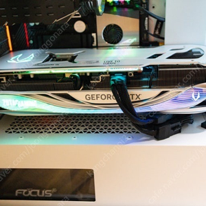 조텍 게이밍 지포스 rtx 4080 amp extreme airo white