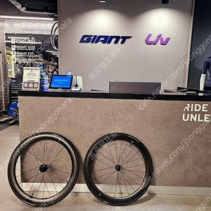 자이언트 자전거 미사용 카본휠 SLR1 50MM 케이덱스 타이어포함 90만