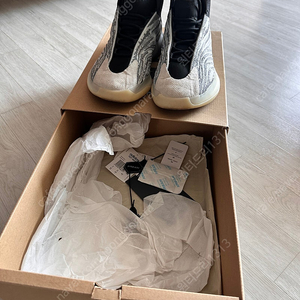 아디다스 yeezy 퀀텀 라이프스타일 275
