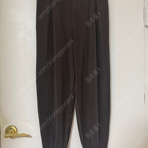 옴므플리세 브라운 조거팬츠 2
