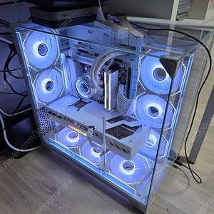 리안리 화이트빌드 9600x + rtx5080 완본체