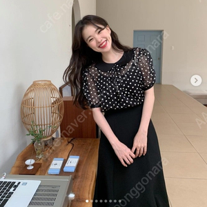 레이지코너 플라워 카라 블라우스 (블랙)