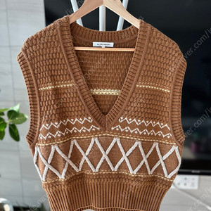 한섬 더캐시미어 니트 베스트