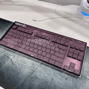 로지텍 g913 tkl 유무선 택타일 화이트 저렴하게팝니다.