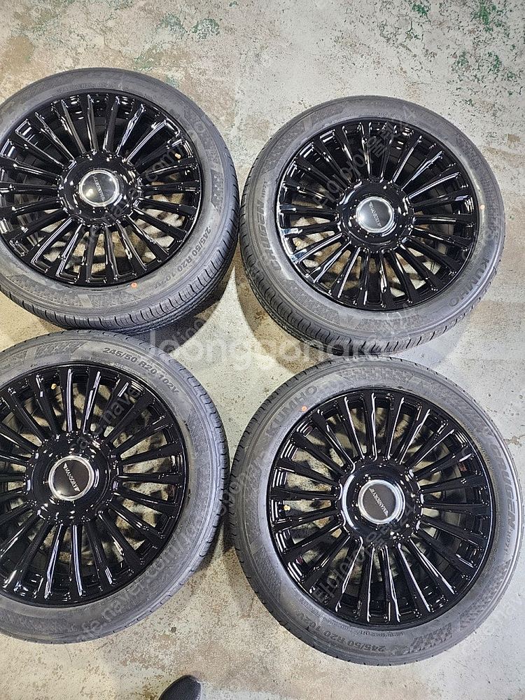 [판매] 카니발등 현대기아 SUV전용 블랙 만소리 20인치 휠타이어 원가에 팔아요--1