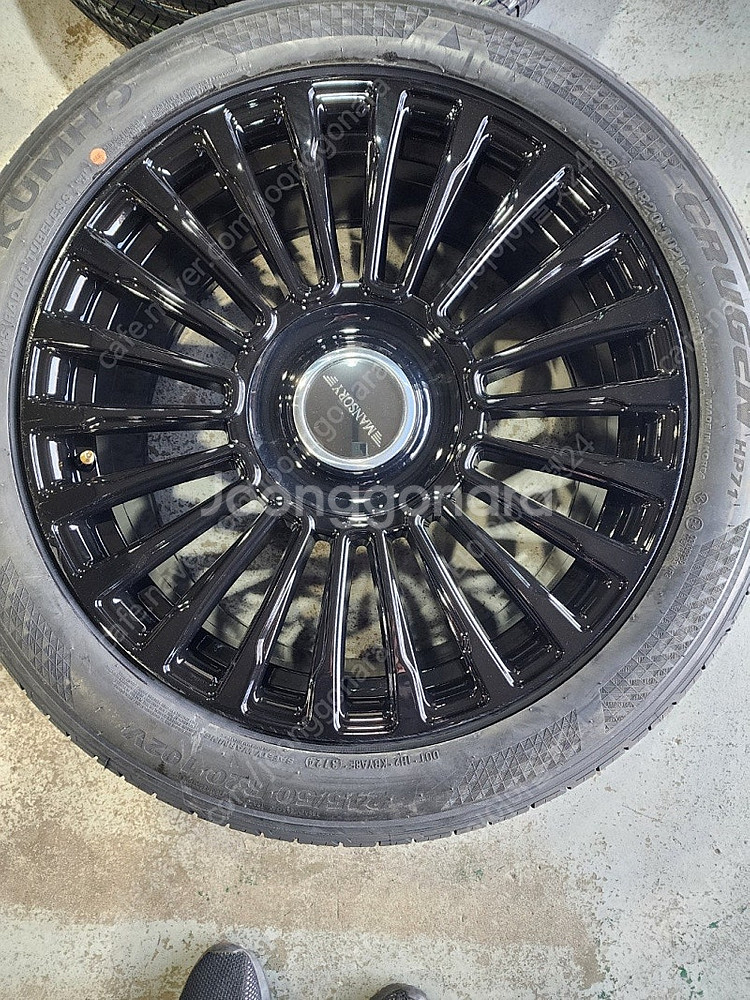 [판매] 카니발등 현대기아 SUV전용 블랙 만소리 20인치 휠타이어 원가에 팔아요--2