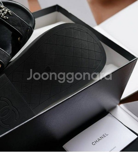 여성샌들 거의새상품 완전 고급스러워요 250--5